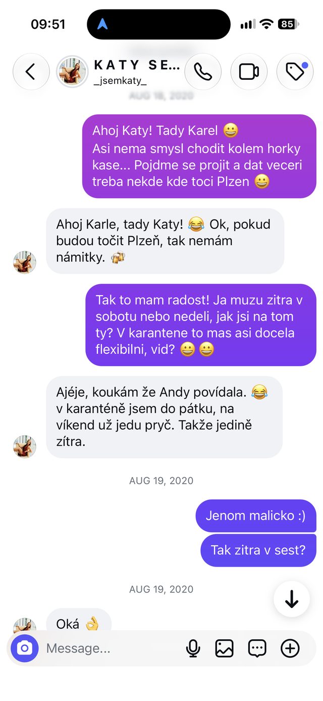 Instagramová konverzace Karla a Katy, domluva prvního rande na plzeň